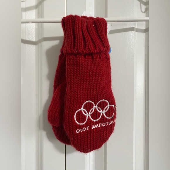 2010 Vancouver Winter Olympics Canada Mittens Mitts Gloves - Picture 1 of 2